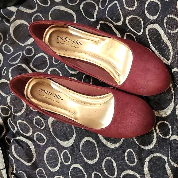 💥Burgundy Suede Heels💥 - Picture 1 of 3